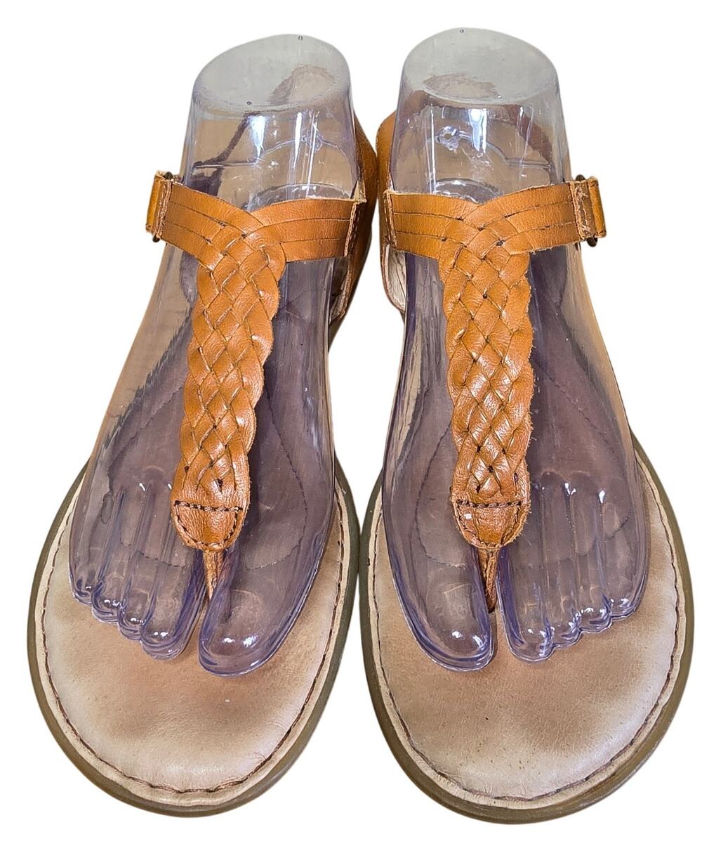 Born Yarrow Brown Leather Thong Strappy Sandal Size 9
Excellent Cushioned